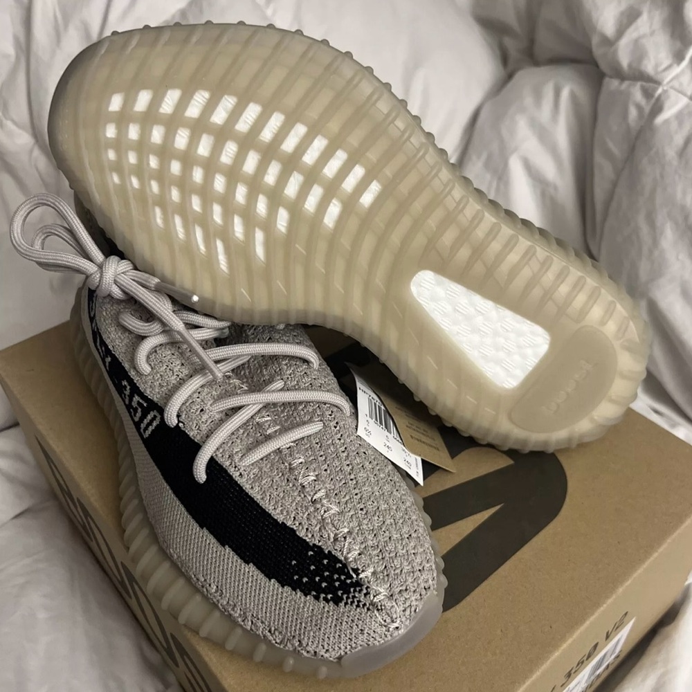 Yeezys 350 boost - Picture 3 of 8